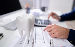 Dentist breaking down cost of treating dental emergencies in Lakewood, Dallas